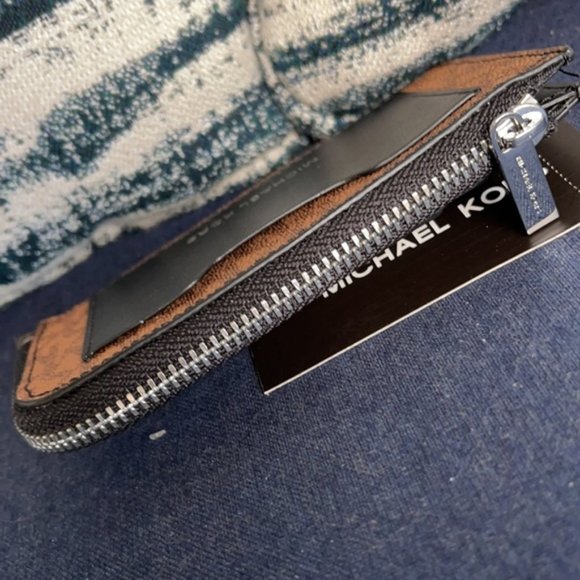 Michael Kors L Zip Mini Wallet - Picture 7 of 16